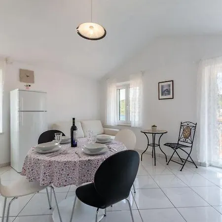 Sonja - Two Bedroom With Balcony And Garden View A3 2 St * Pucisca