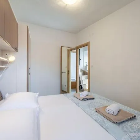 Sonja - Two Bedroom With Balcony And Garden View A3 2 St